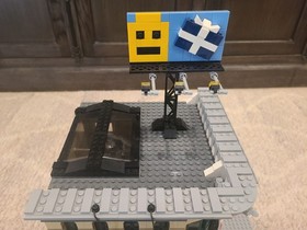 LEGO Creator Expert: Grand Emporium (10211 (Complete w/Manuals and Minifigs)