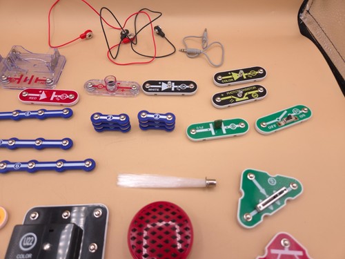 Lotto di oltre 40 pezzi Elenco Snap Circuits Ricambi, Ricambi - Foto 14 di 19