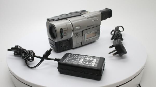 ビデオカメラ SONY HANDYCAM Sony Handycam Hi8 / Video8 Analog Camcorder - Video Transfer