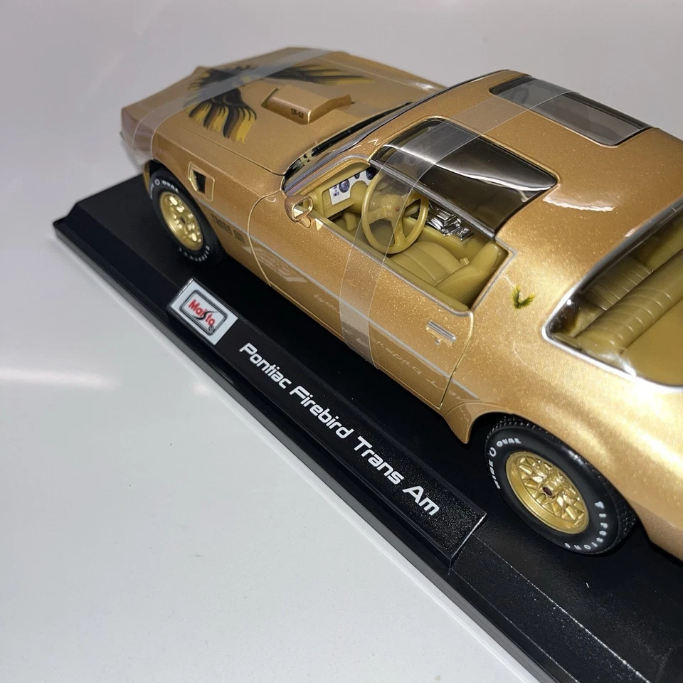 Maisto 1:18 Diecast Model Car - Pontiac Firebird Trans Am Gold - Image 4 of 4