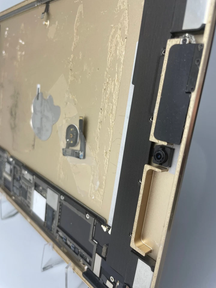 Apple iPad Pro 9.7 256GB Gold - Spares + Repairs Ref1307 - Image 3 of 4