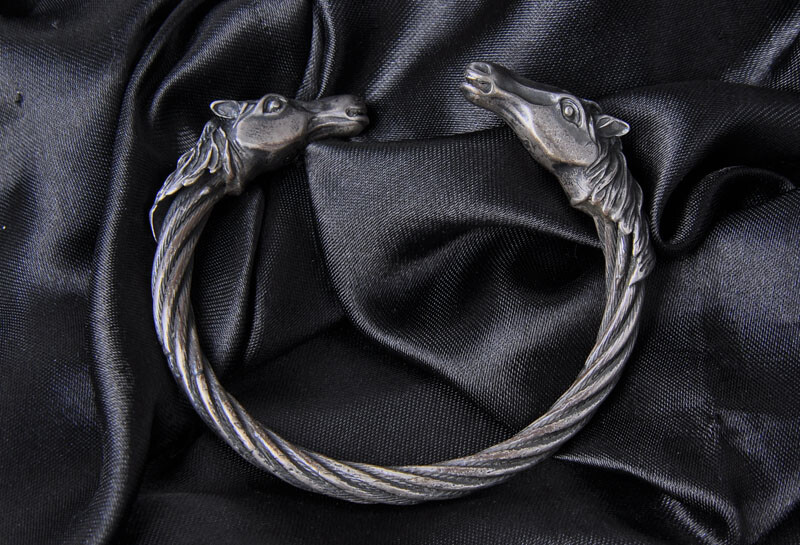 Gaboratory／LEATHER WRIST BAND CROSS OVAL