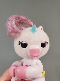Fingerlings Interactive Baby Unicorn Reacts to Touch Sounds & Rea- 5In..103