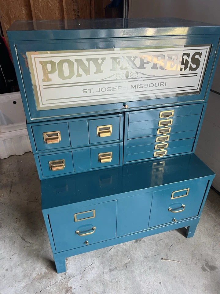 Archivador vintage de metal Amberg azul con vidrio Foto 2 de 4