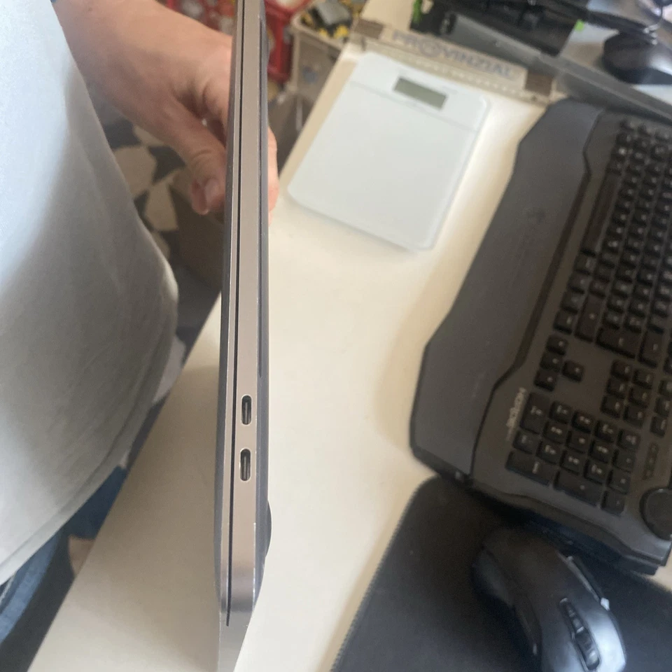 Apple MacBook Pro 15" 2017 · i7 · 16GB · 1TB, Foto 3 von 5