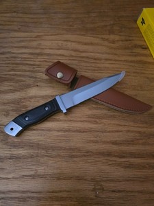 Buck Hunting Knife Wood Handle Stainless Steel Clip Point Blade w/ Sheath 2008