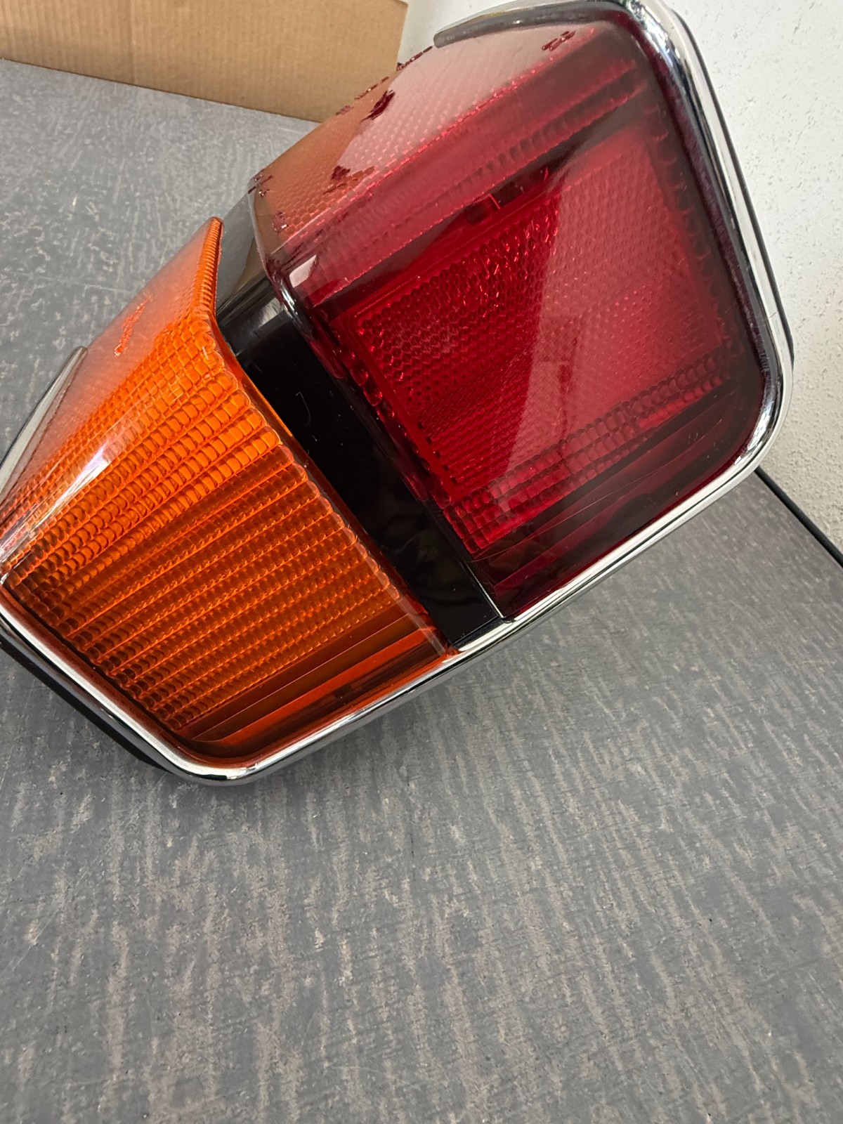 Rolls-Royce Silver Spur 1981-1998 RIGHT+OUTER Tail light