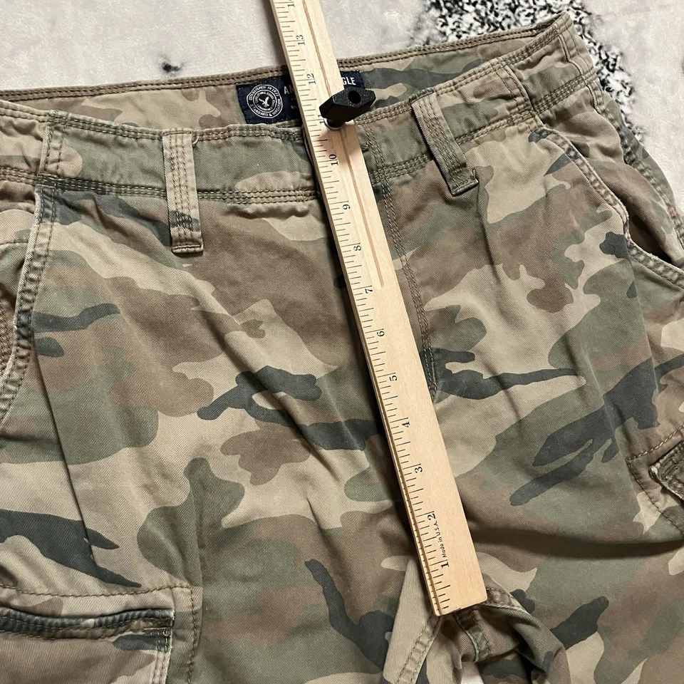American Eagle Outfitters Y2K Cargo Shorts Mens Size 30 Camouflage Classic Fit - Image 3 of 4