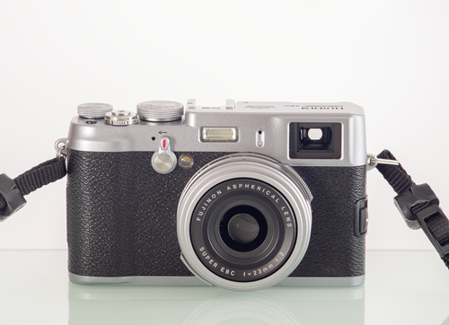 N Mint w/ Box Fujifilm FinePix X Series X100 Silver Camera + EF-42 + lens hood - Picture 2 of 16