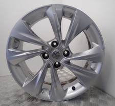 VAUXHALL CROSSLAND 17" SILVER ALLOY WHEEL 13475246 (Y-128)