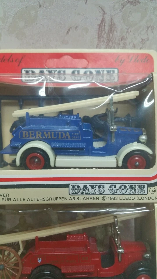 LLEDO DAYS GONE Collectible FireTrucks Set of 2 NEW - Image 3 of 4