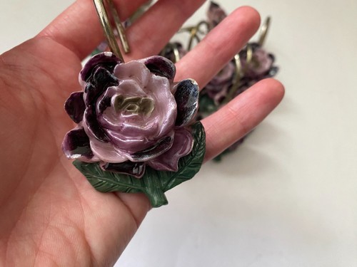 12 USED Vintage Purple Rose Green Leaf Resin Shower Curtain Hooks - Picture 10 of 16