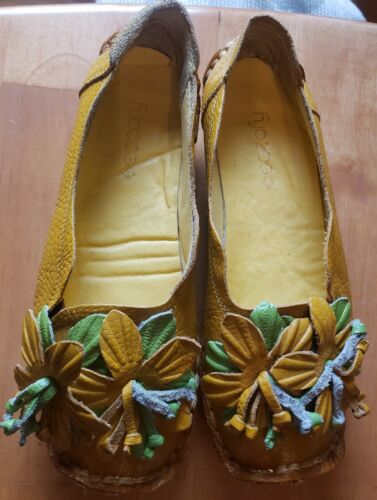 SOCOFY Womens Leather Flex Slip On Floral Shoes Yellow Mustard Sz 8.5 US/250 CHN - Picture 2 of 5