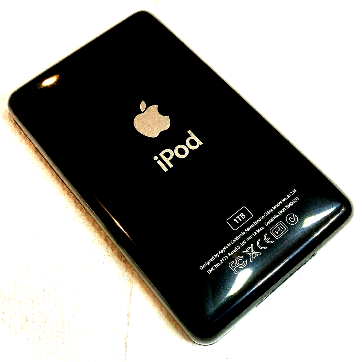 Apple iPod classic 7th Generation Gray Black (1TB) - Bundle with