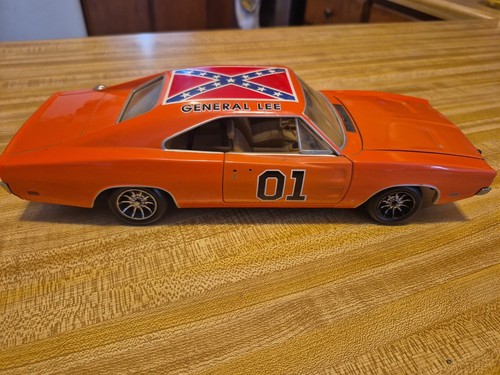 Ertl 1:18 Dodge Charger Die Cast * General Lee * Dukes of Hazzard Car 1981
