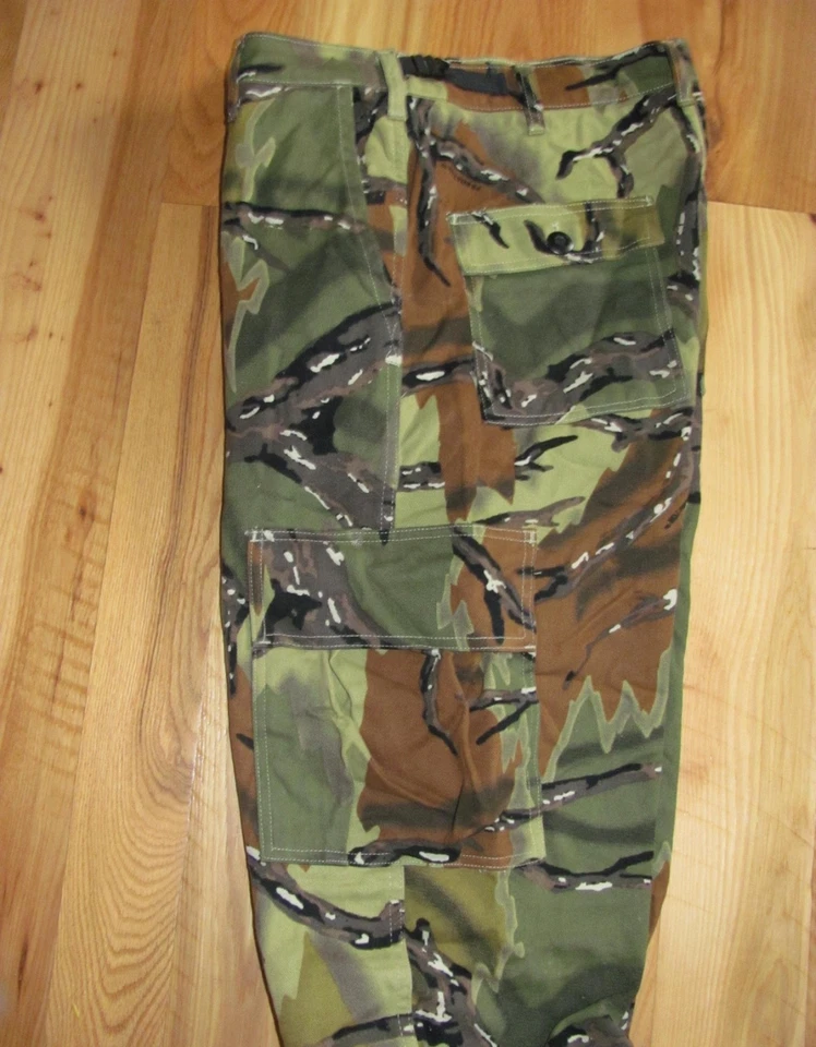 Predator Camouflage VTG Cotton Cargo Hunting Pants NEW  Men's M (32x 33) (H15) - Image 2 of 4