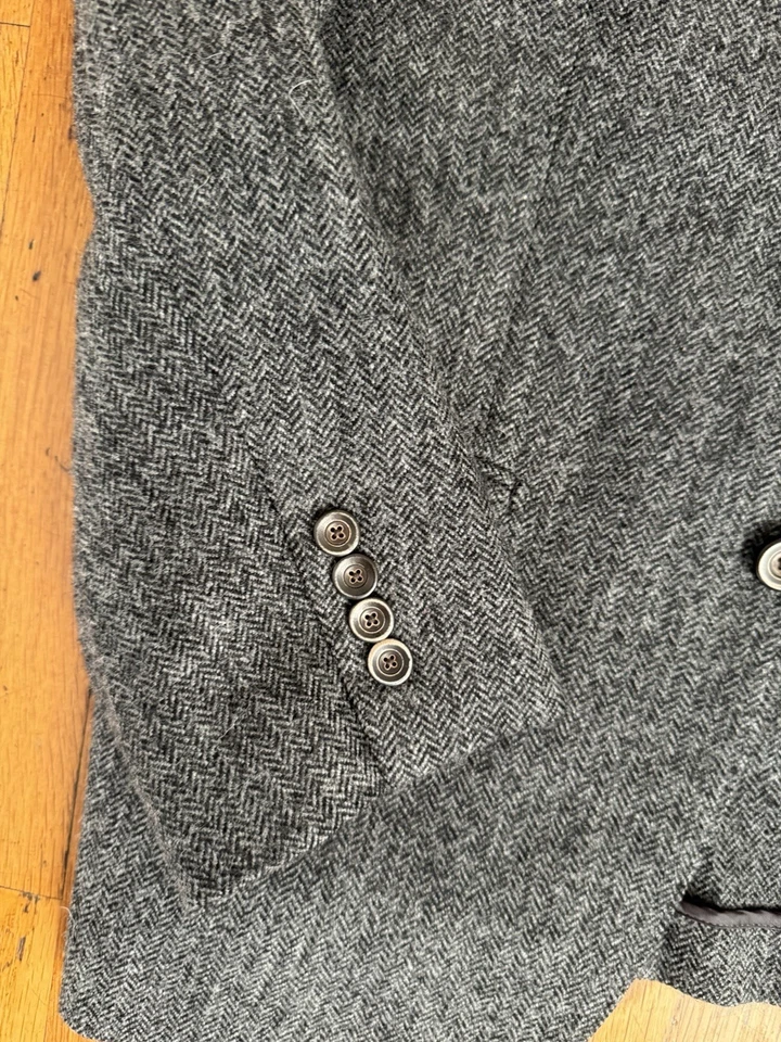 Abrigo Blazer Deportivo Para Hombre DKNY Dos Botones Gris Oscuro Lana Espiga Talla 40S Foto 2 de 4