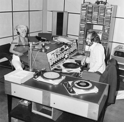 Barbara Windsor Actress 7th July 1976 Pictured being interviewed b- Old Photo