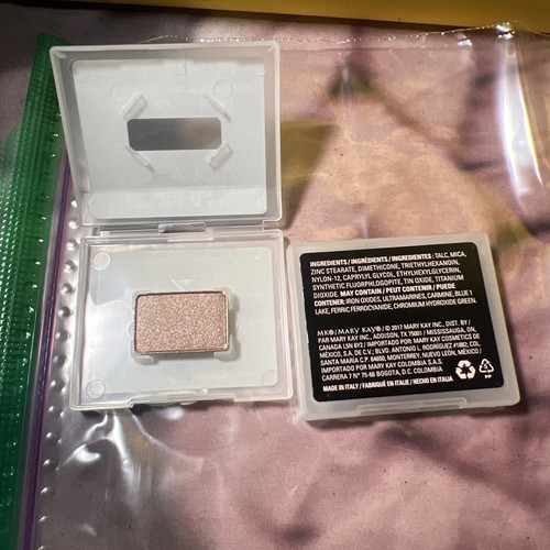 Mary Kay CHROMA FUSION EYE SHADOW Color New Single Rose Gold # 107622 - Picture 3 of 3