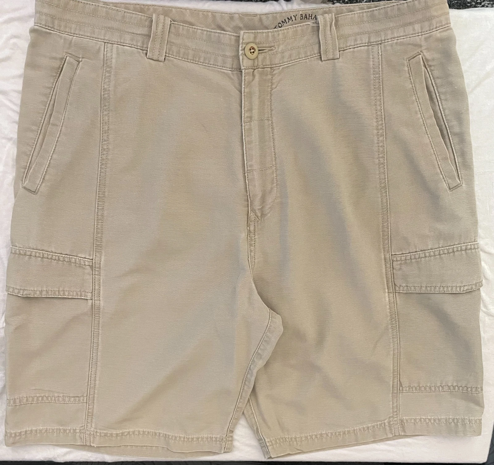 Tommy Bahama Men’s Cargo Shorts Size 38 Beige Khaki Relaxed Fit Utility Outdoor