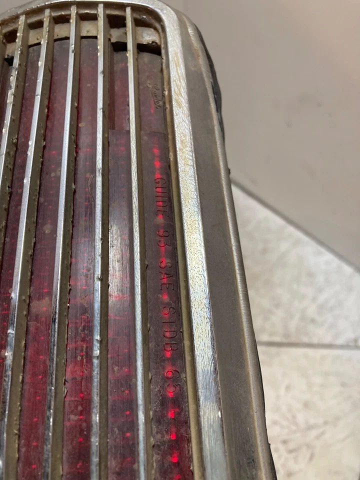 Pontiac Beaumont Sport Deluxe SD GM 1965 65 luz trasera Foto 3 de 4