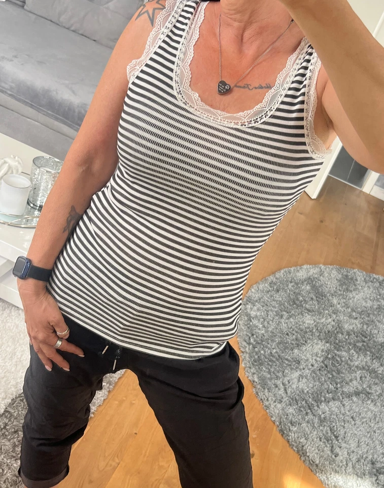 Italy Tanktop Gr.36 38 40 Streifen Spitze Träger blogger Top schwarz weiß - Bild 1 von 4