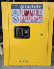 JUSTRITE FLAMMABLE LIQUID STORAGE CABINET 890400. 4 GALLON.