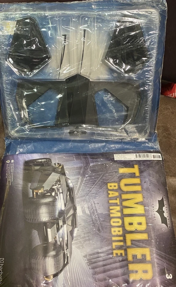 BATMAN TUMBLER BATMOBILE 1/8 THE DARK KNIGHT  HACHETTE. LOTTO PRIME 12 USCITE - Immagine 2 di 4