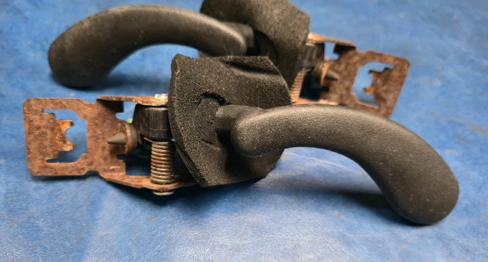 93-02 PONTIAC FIREBIRD CHEVY CAMARO RIGHT LEFT SIDE PAIR INTERIOR DOOR HANDLE GM - Image 2 of 4