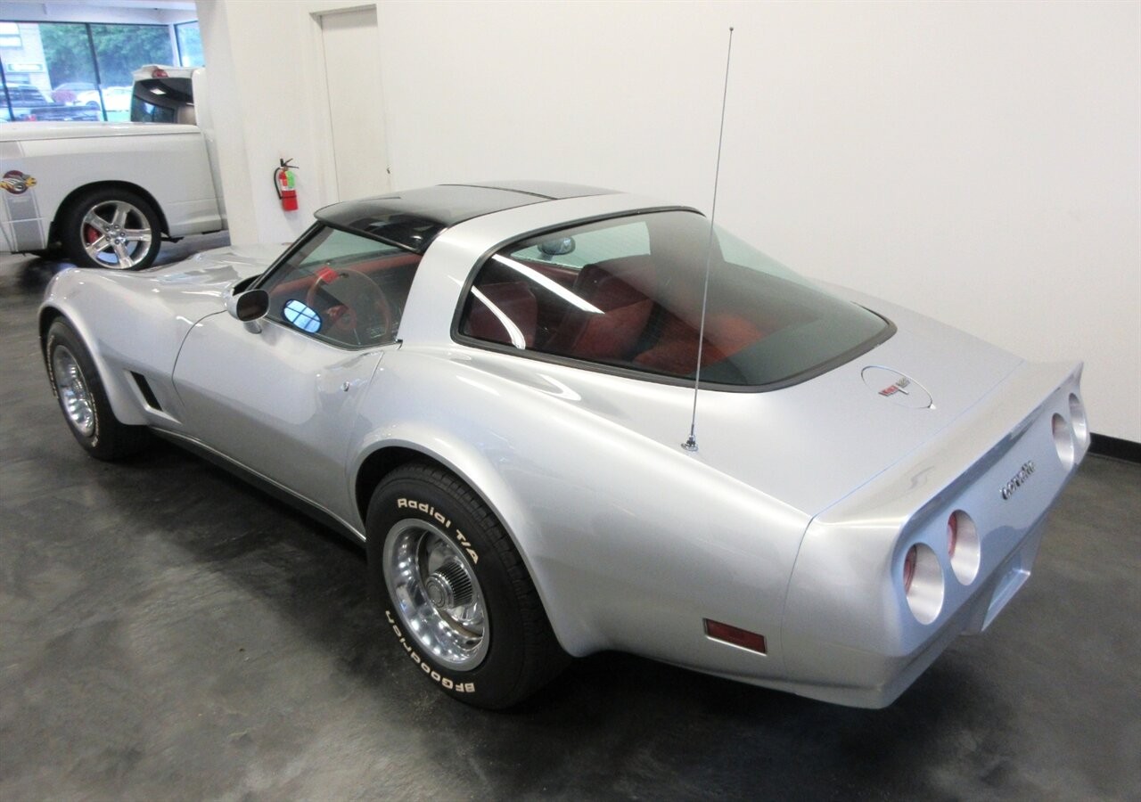 1980 Silver Chevrolet Corvette Coupe  | C3 Corvette Photo 7