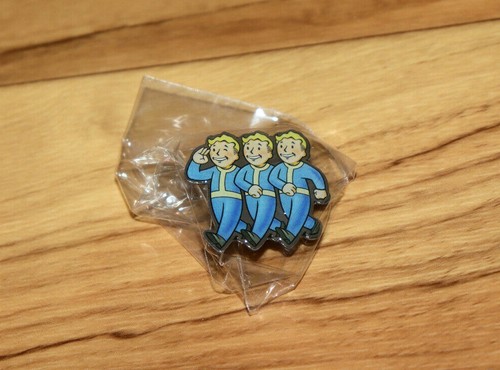Fallout 76 Rare Promo Pin Badge Set with Pouch Rare PS4 Xbox One - Picture 2 of 6