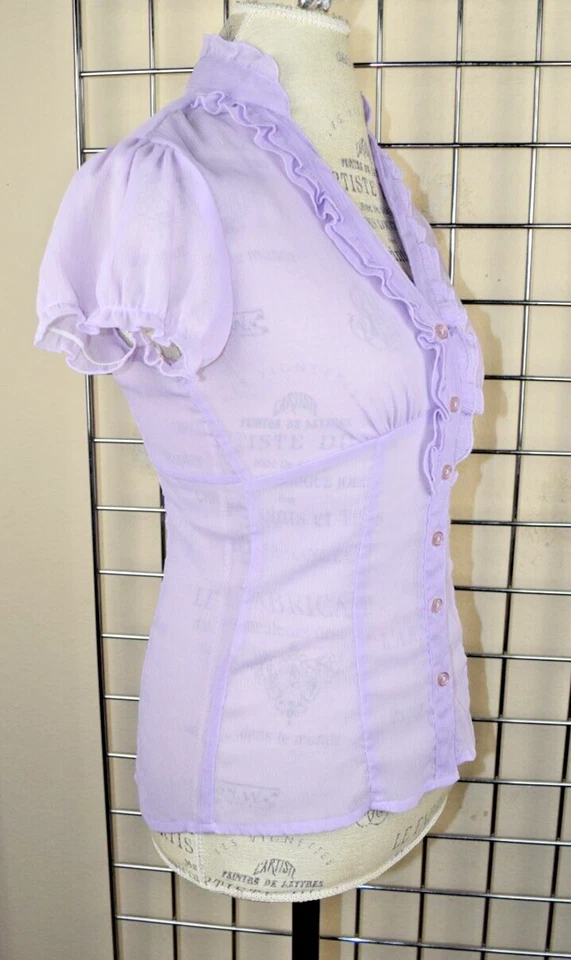 Top vintage IZ Byer talla S/M años 90 lavanda semi transparente volantes botones delanteros ajustados Foto 4 de 4