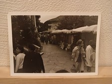 Isola Bella Lago Maggiore mercato in piazza scritta Recoaro su ombrellone '63