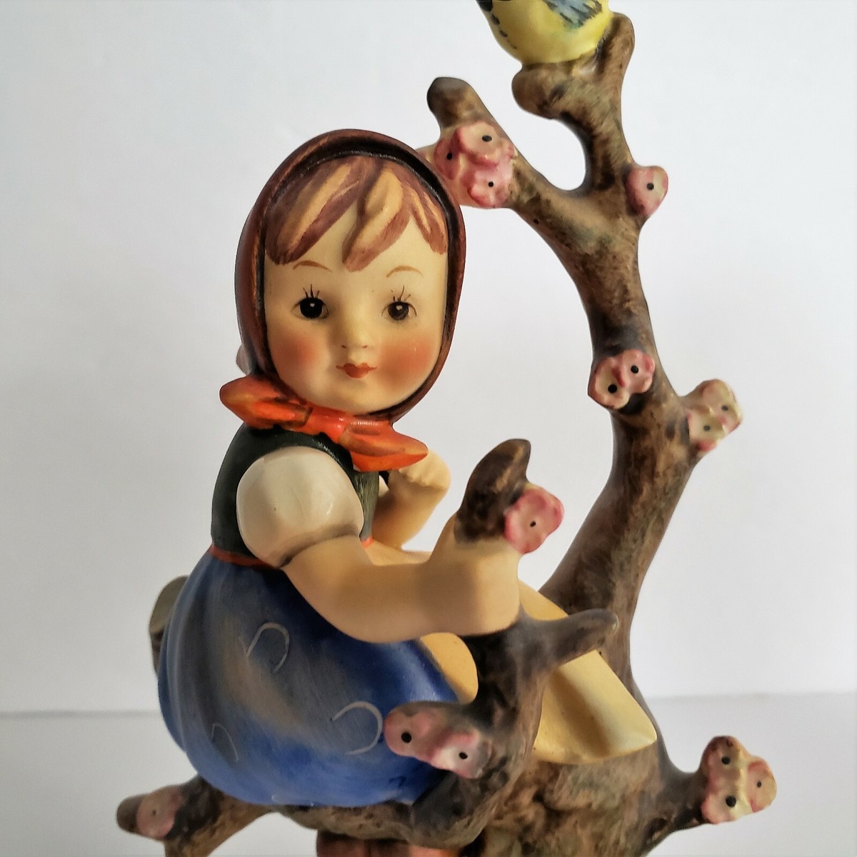 Vintage Hummel 141/1 APPLE TREE GIRL TMK2 Goebel Full Bee