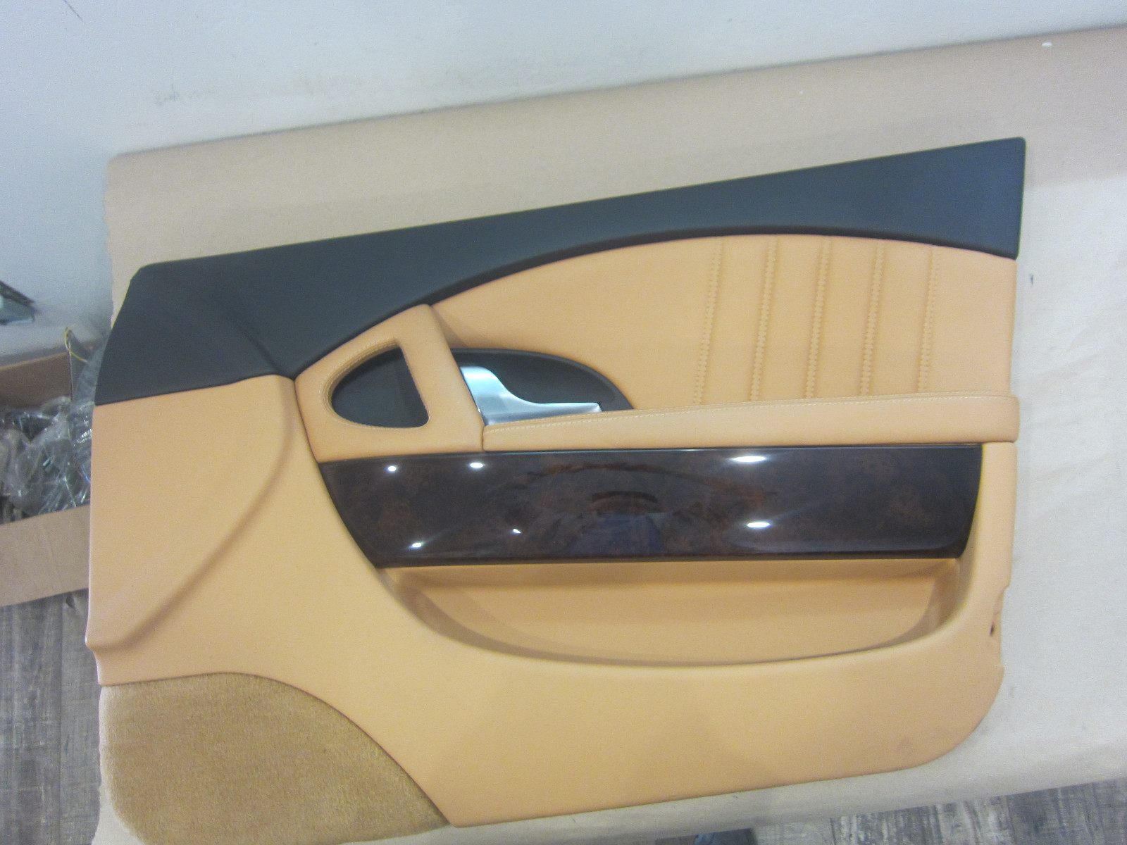 Maserati Quattroporte - RH Front Inside Door Panel.Beige & Black. Part# 66936600