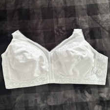 PLAYTEX 18-Hour Wireless Bra. Size 48C. White. NWOT. Fast Shipping. See Pics