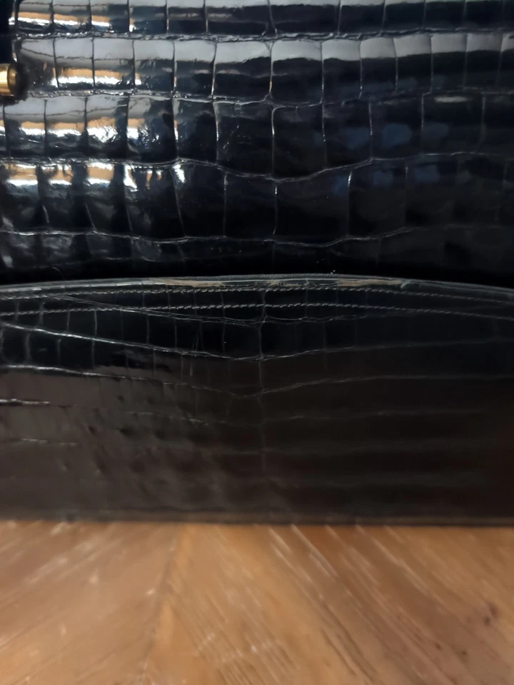 Cartera de cocodrilo Bella Stone negra de colección Foto 4 de 4