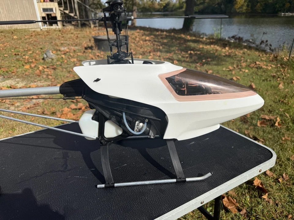 Antigo helicóptero Kyosho Nexus 30 recém-construído. Never Flown. Sistema operacional .32 SX-H - Imagem 2 de 4