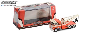 Greenlight 1/43 1984 Freightliner FLA 9664 Abschleppwagen 86631 - beschädigt