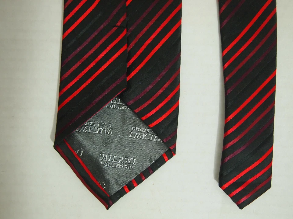 Corbata Milani Collezioni para hombre negra roja a rayas microfibra 61" de largo Foto 4 de 4