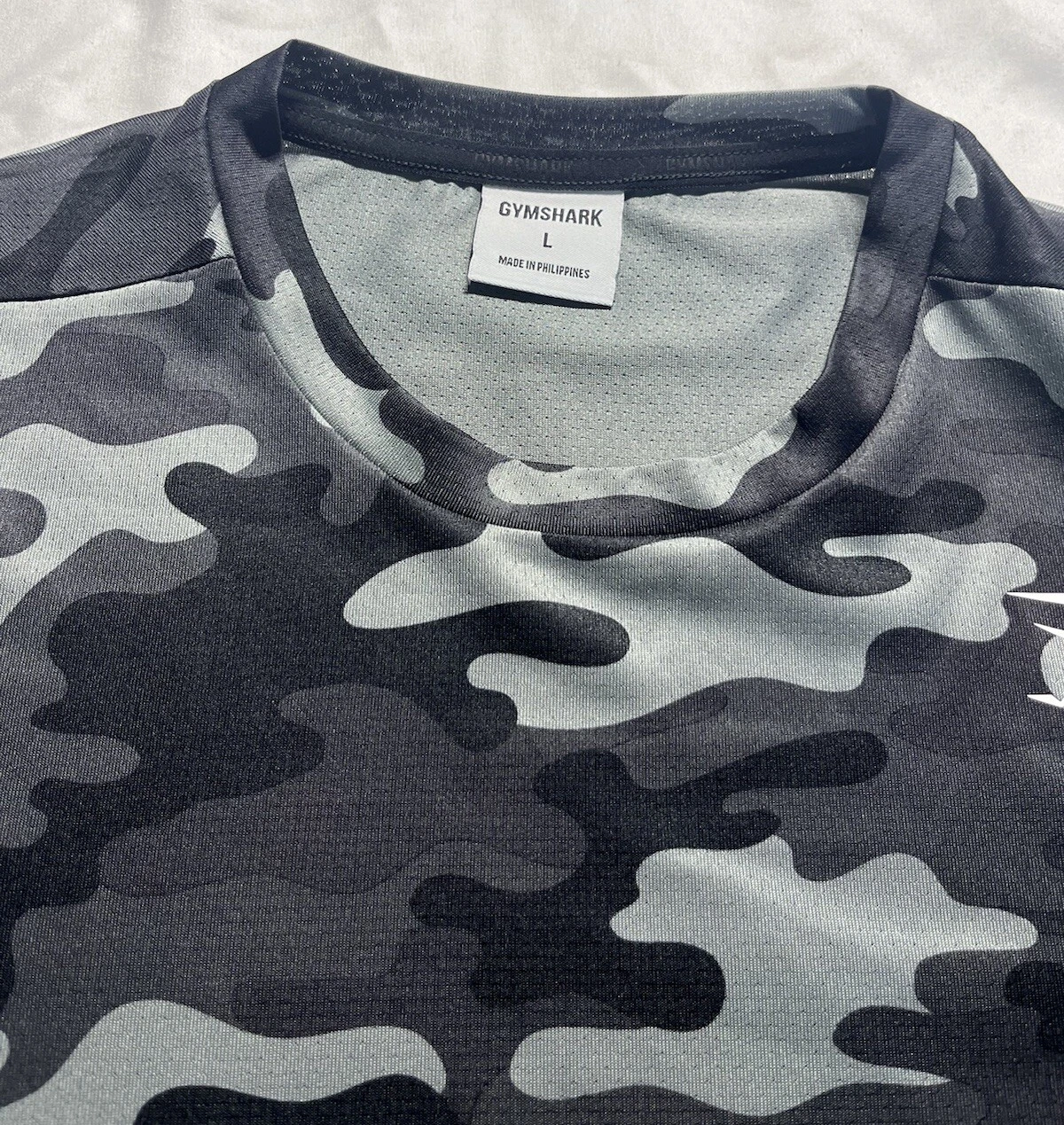 gymshark camo logo crewneck short sleeve gym shirt