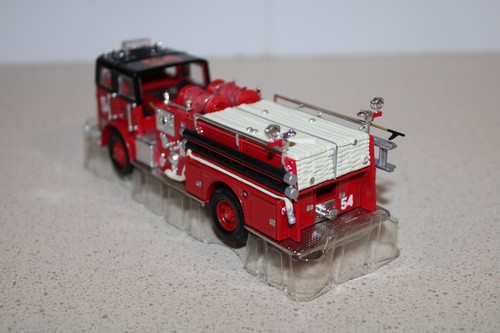 Corgi Classics #US50803 Seagrave J Engine - Engine Co. 54 + 2 Figures - Picture 14 of 18