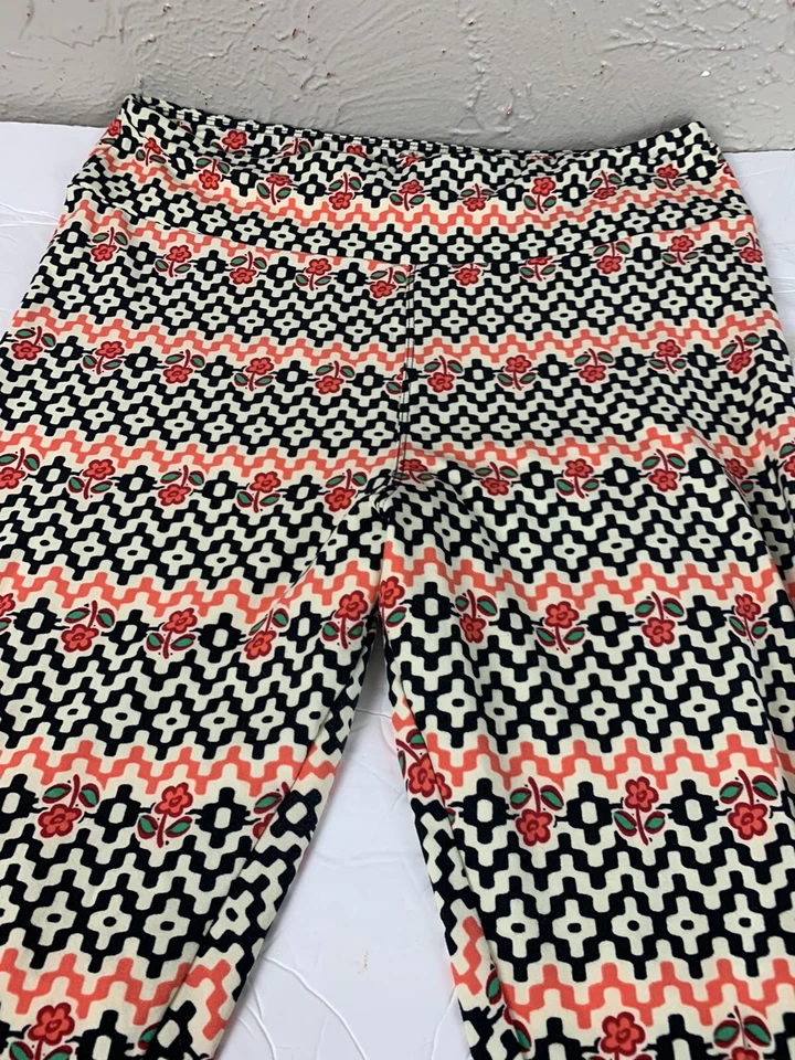 Leggings LuLaRoe TC Alto y Curvilíneo Negro Blanco Flores Foto 3 de 4