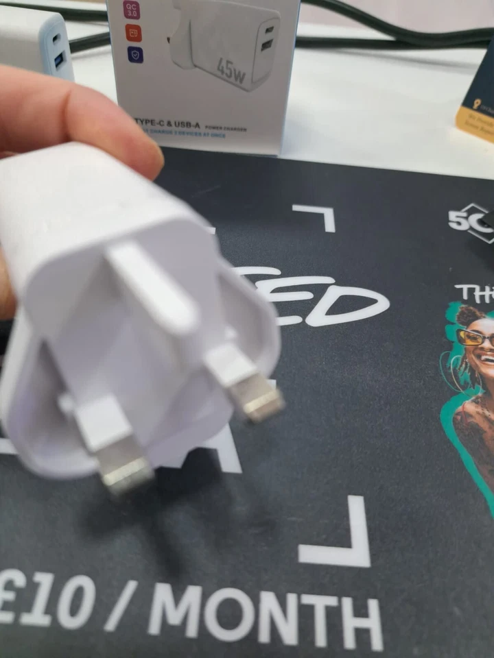 PD 65W Charger Adaptor Fast Charging Plug Compatible USB-C Device UK Charger - Image 3 of 4