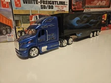 1/32 Scale Peterbilt Model 387 NewRay,  See Pic For Details