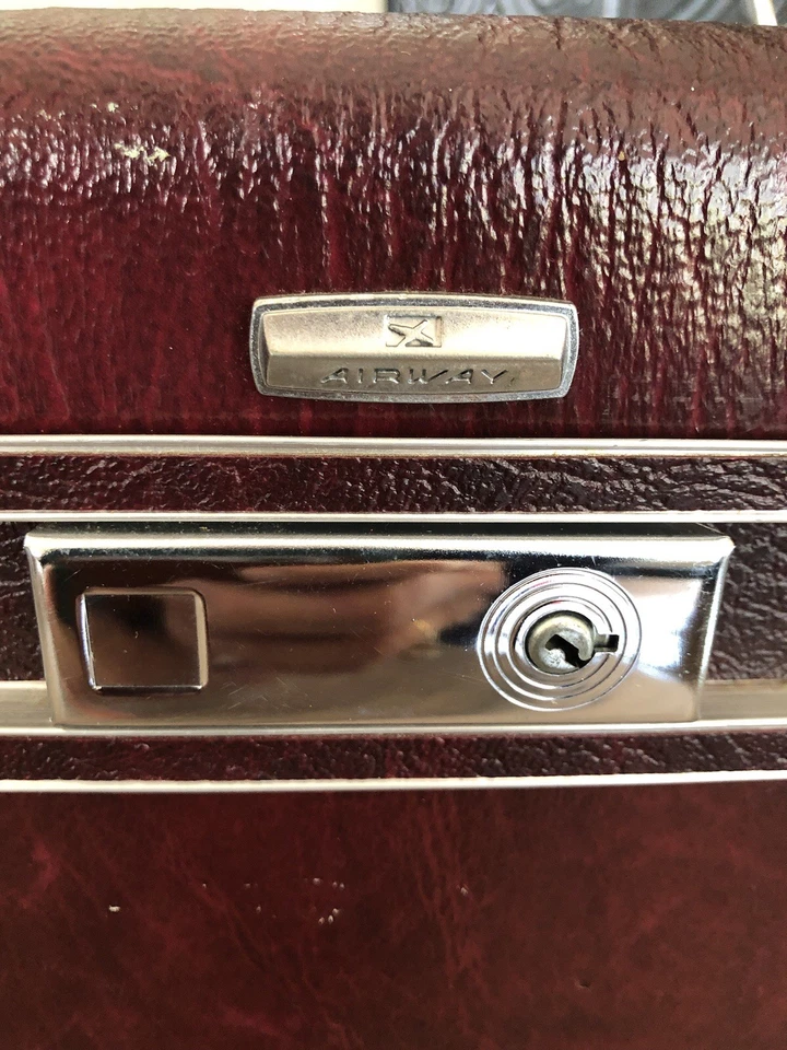 Vintage Airway Burgundy Cosmetic Train Case With Mirror No Key ~15x10x8 - Image 2 of 4