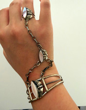 Vintage 925 Sterling Silver Mother of Pearl Hand Chain Bracelet w/ Ring