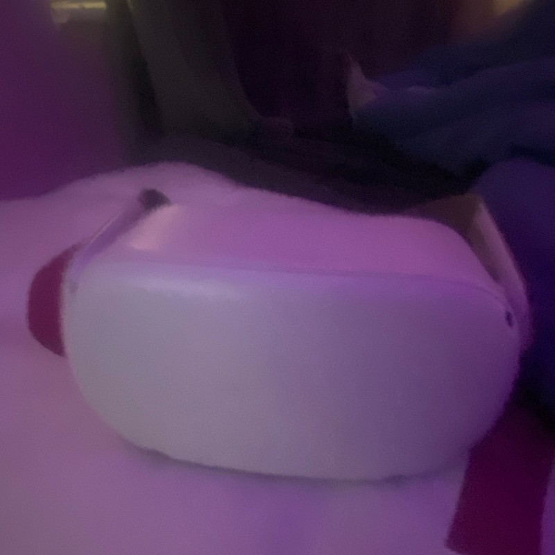 Meta Quest 2 Standalone VR Headset White w/ Controllers 90Hz 110° FOV