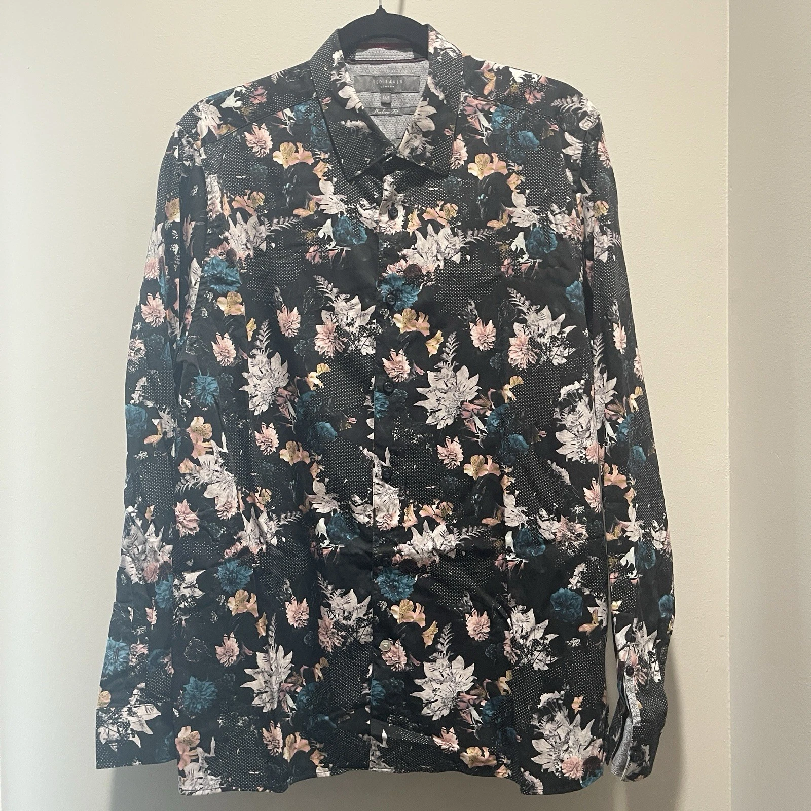 $150 Ted Baker London Men's Floral Polka Dot Long Sleeve Button Up Shirt 16.5 L
Opens in a new windo