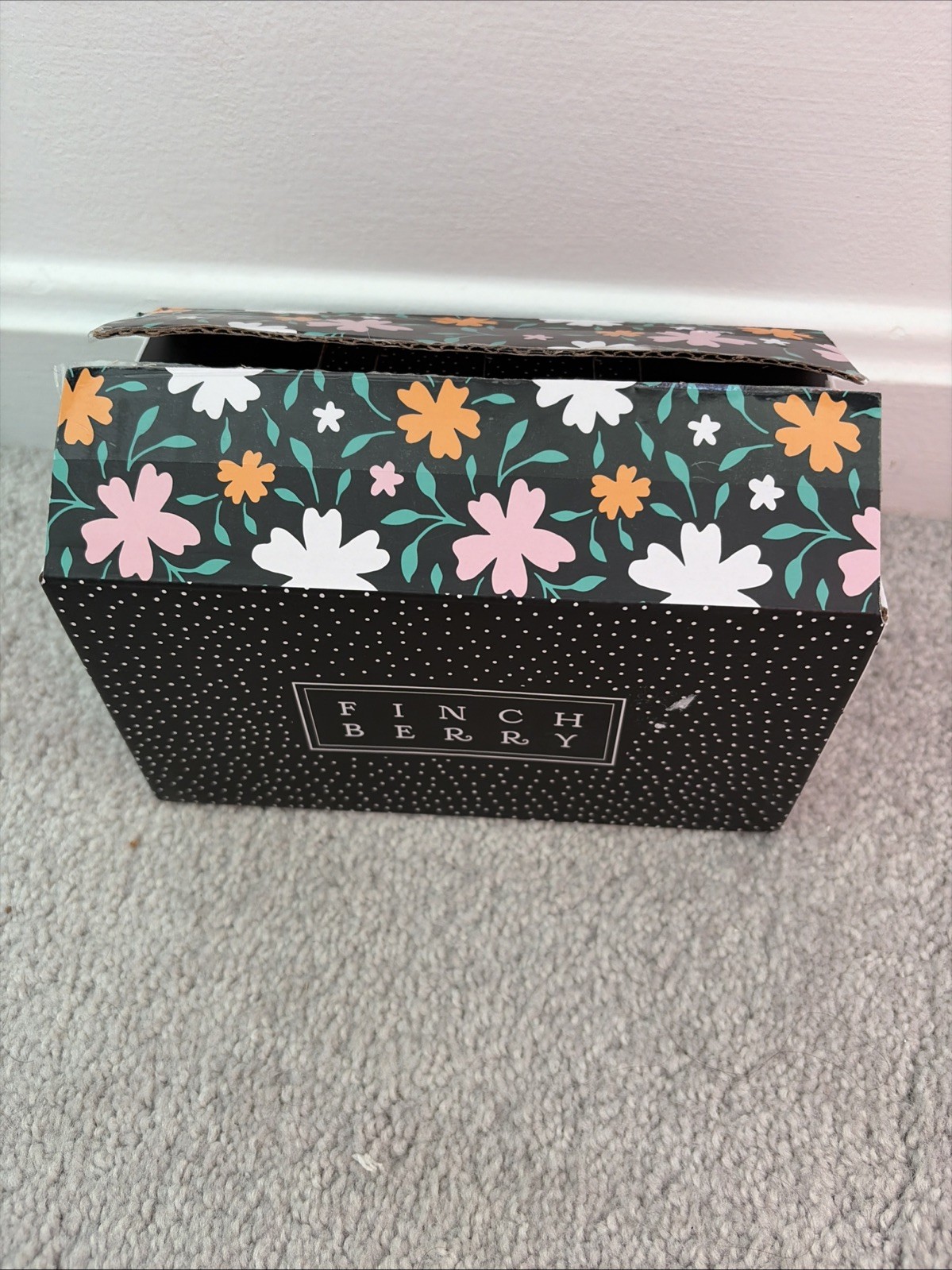 FINCHBERRY Set Of Six Different Fragrances Soap Gourmet Handcrafted Soap